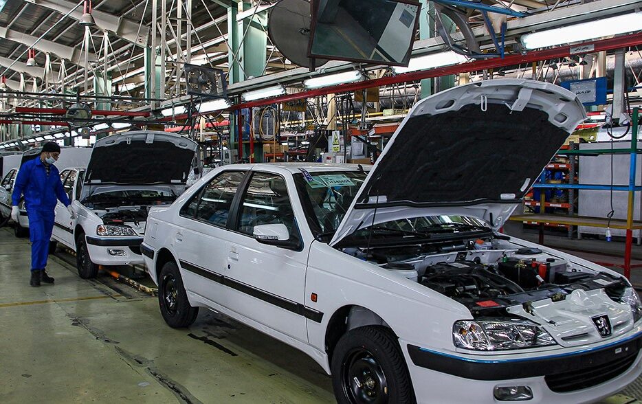 دست گدایی خودروسازها در جیب مردم!