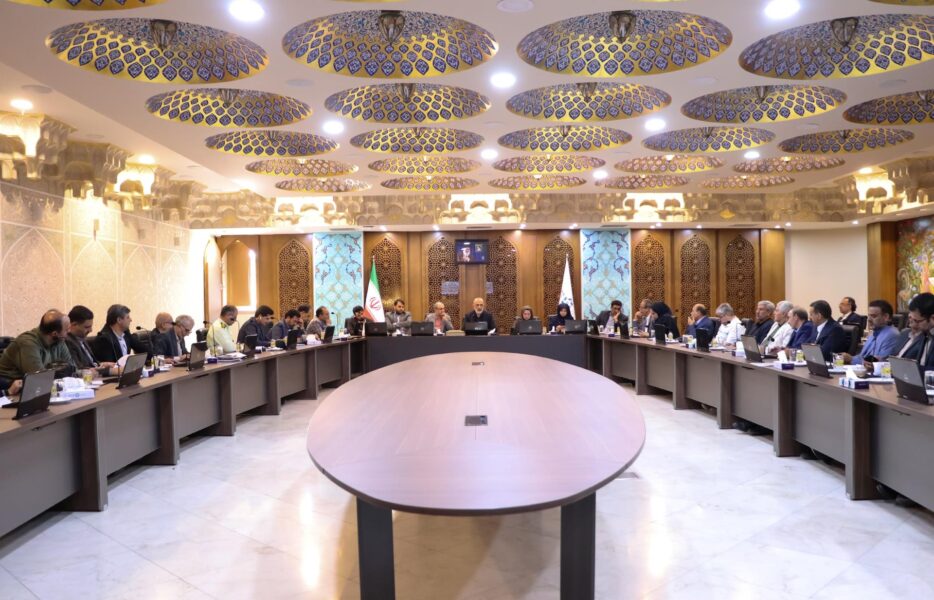 بررسی اشتغال سربازان، زندانیان و بازنشستگان در صنایع بخش خصوصی استان اصفهان