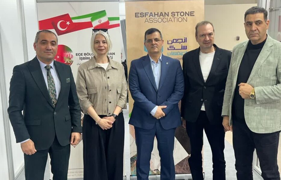 حضور مدیرعامل نمایشگاه های جمهوری اسلامی ایران و مرکز نمایشگاهی ازمیر در غرفه شرکت نمایشگاه اصفهان و انجمن سنگ اصفهان