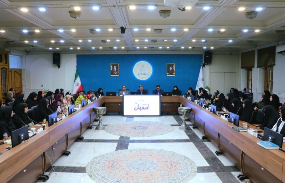 پیچ توسعه استان در دست دختران؛ اصفهان هوشمند نیازمند دختران هوشمند است