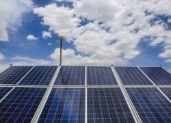 پیشرفت پروژه‌های انرژی خورشیدی مپنا؛ تولید ۱۲۰ مگاوات برق از آفتاب شرق آغاز شد