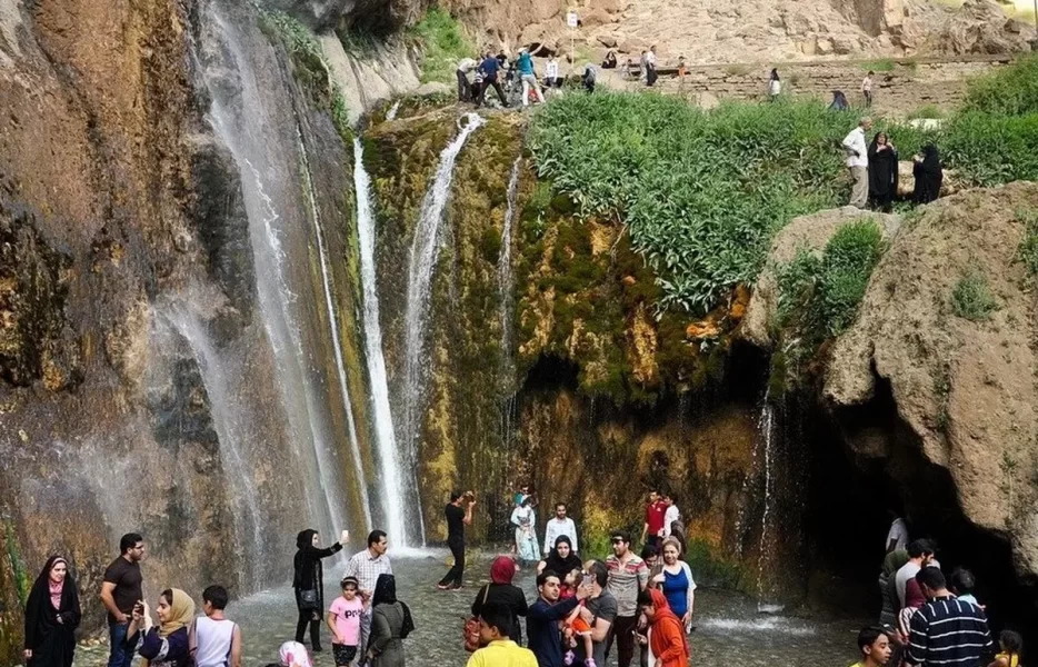 شایعه مهاجرت تهرانی‌ها به سمیرم صحت ندارد