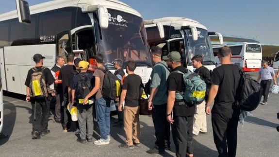 اعزام ۹۰ هزار زائر اربعین از استان اصفهان | مشارکت گسترده ناوگان حمل‌ونقل و صنایع بزرگ