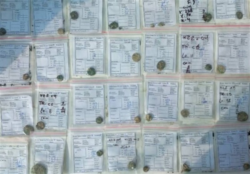 کشف ۱۰۰ سکه تاریخی در اصفهان | احتمال کشف مرکز تجاری باستانی