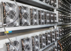 کشف مزرعه غیرمجاز استخراج رمزارز در نجف‌آباد؛ ۲۵ دستگاه ماینر توقیف شد