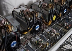 کشف ۳۰ دستگاه استخراج ارز دیجیتال قاچاق در کاشان