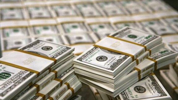 انهدام باند سازمان‌یافته دلالان ارز دولتی در فرودگاه اصفهان