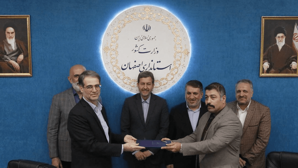 جهش در تولید انرژی پاک: امضای تفاهمنامه احداث نیروگاه خورشیدی ۲۰۰ مگاواتی در اصفهان