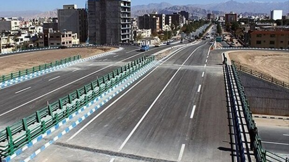 عملیات آسفالت‌ریزی و بازسازی بزرگراه شهید اقارب‌پرست اصفهان با اعتبار ۲۲ میلیارد تومان