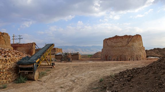 تدوین و اجرای «سند نوسازی و به‌سازی» واحدهای تولید آجر در اصفهان