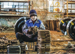 عیدی کارگران: حق قانونی، نه لطف کارفرما