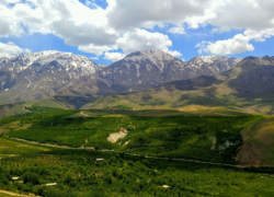 بویین‌میاندشت: نگین سبز زاگرس و سرزمین رنگین‌کمان اقوام