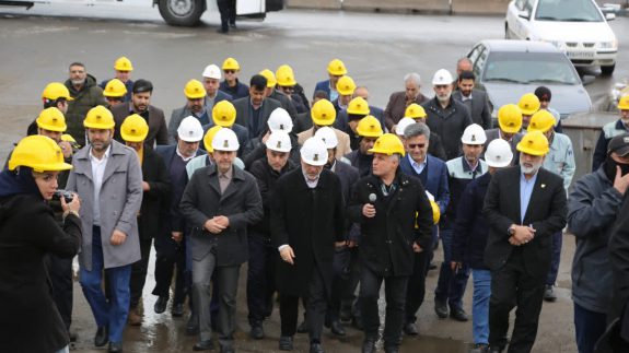 بازدید نایب‌رئیس مجلس از مناطق ویژه فناوری اصفهان در روز برفی