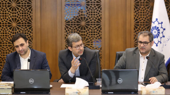 رفع موانع سرمایه‌گذاری در گردشگری اصفهان؛ تاکید استاندار بر توسعه مناطق کمتر برخوردار