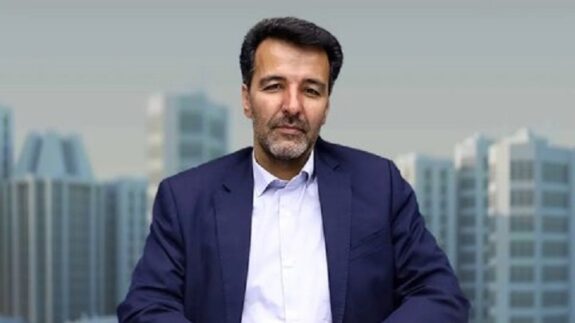 هشدار یک تحلیلگر اقتصادی: بحران «ارزش افزوده صفر» گریبان‌گیر اقتصاد ایران شد/ خریداران طلا و ارز در «بلاهت محض» هستند