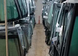 روزهای پرکار همدلی در مغازه‌های شیشه‌کاران خودرو