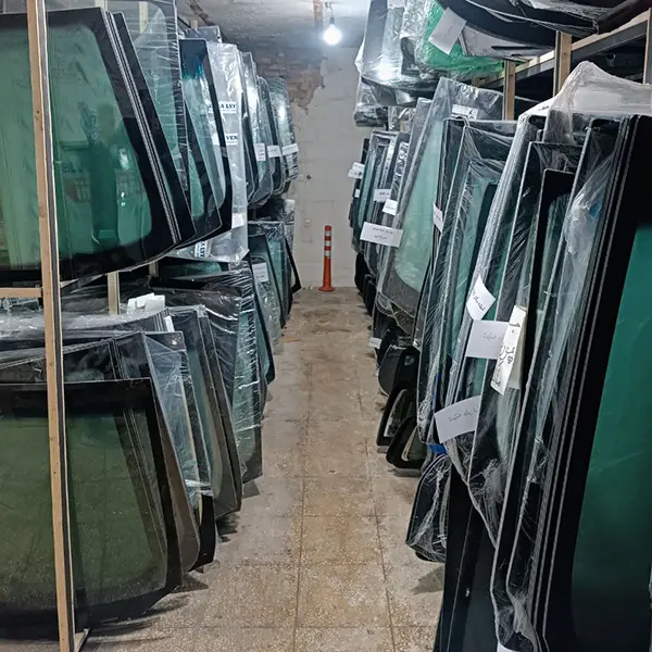 روزهای پرکار همدلی در مغازه‌های شیشه‌کاران خودرو