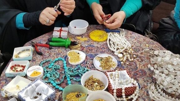 مشاغل خانگی؛ راهی برای اشتغال و درآمدزایی با سرمایه کم/ حمایت رسانه‌ها و ایجاد بازارچه‌های دائمی ضروری است