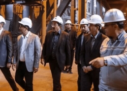مجوز واردات ورق گرم به فولاد مبارکه برای جلوگیری از توقف زنجیره تولید | وزیر صمت: توزیع بر اساس سوابق قبلی