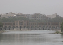بحران ریزگردها در اصفهان / تأخیر در ابلاغ اعتبارات، اجرای پروژه‌های بیابان‌زدایی را متوقف کرد