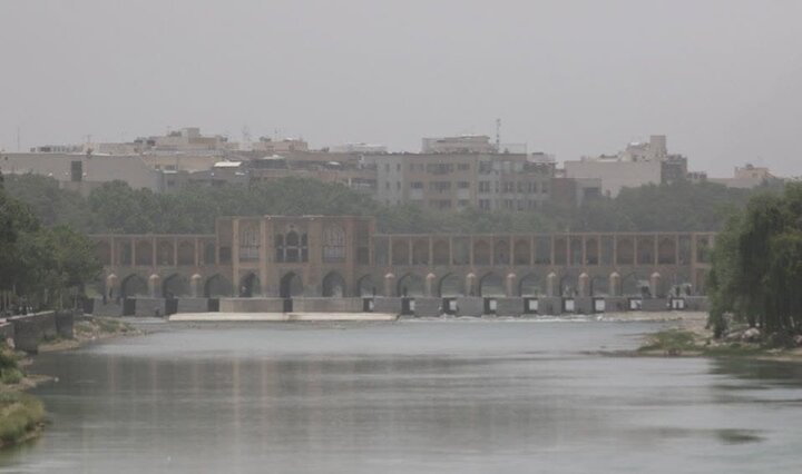 بحران ریزگردها در اصفهان / تأخیر در ابلاغ اعتبارات، اجرای پروژه‌های بیابان‌زدایی را متوقف کرد
