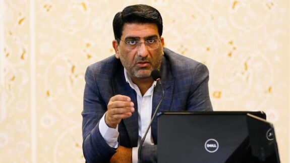 چالش‌های تأمین انرژی صنایع اصفهان؛ لزوم آزادسازی ظرفیت‌های برق و گاز 