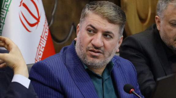جهش ۷۰۰ درصدی انرژی خورشیدی اصفهان / هدف‌گذاری ۵۳۰۰ مگاواتی تا ۵ سال آینده