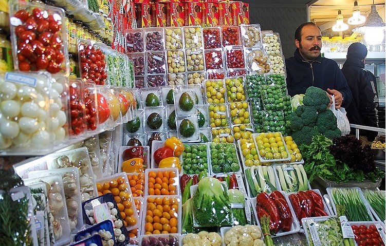 بررسی بازار مواد غذایی اصفهان | قیمت گوشت، میوه و آبزیان در تابستان ۱۴۰۴